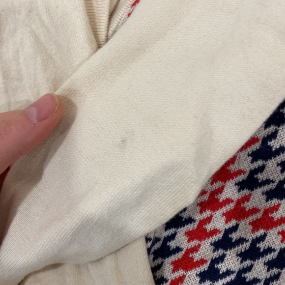 Red/ navy houndstooth v-neck cardigan. - Picture 5 of 5